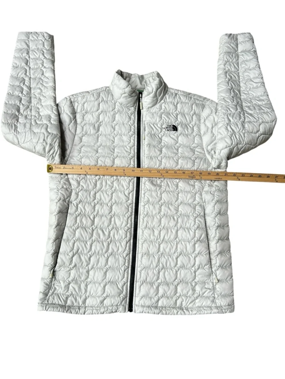 The North Face Men’s ThermoBall Eco Jacket in White, Size Medium